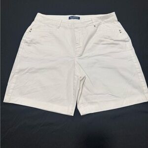 Bandolino Women White Flat-Front Shorts